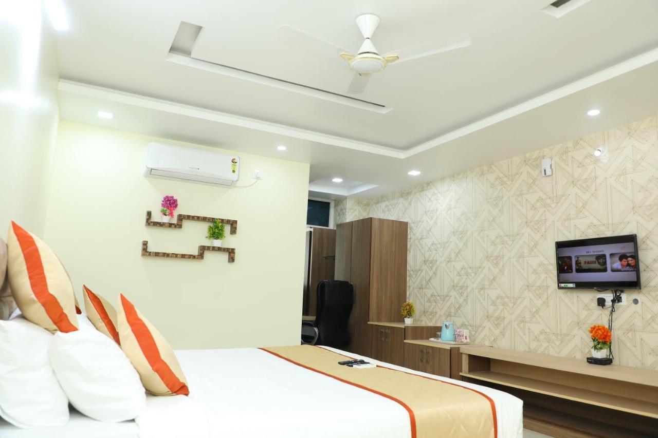 Hotel 8Th Mile Suites บังกาลอร์ ภายนอก รูปภาพ
