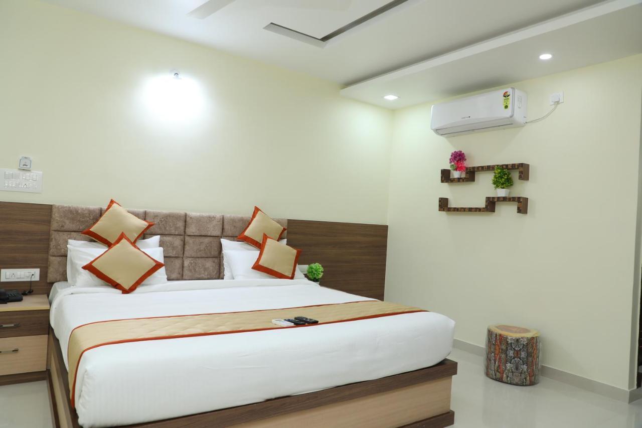 Hotel 8Th Mile Suites บังกาลอร์ ภายนอก รูปภาพ
