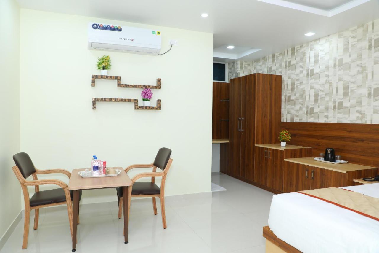 Hotel 8Th Mile Suites บังกาลอร์ ภายนอก รูปภาพ