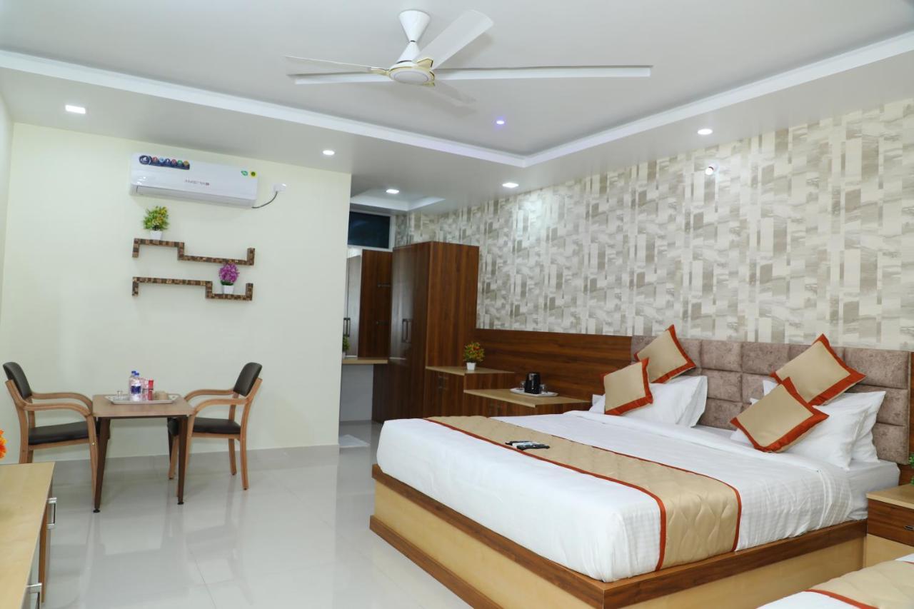 Hotel 8Th Mile Suites บังกาลอร์ ภายนอก รูปภาพ