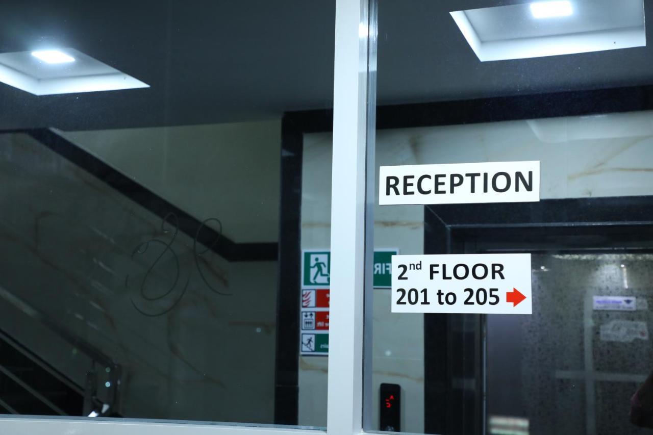 Hotel 8Th Mile Suites บังกาลอร์ ภายนอก รูปภาพ