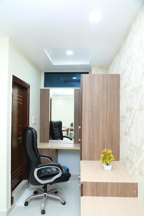 Hotel 8Th Mile Suites บังกาลอร์ ภายนอก รูปภาพ