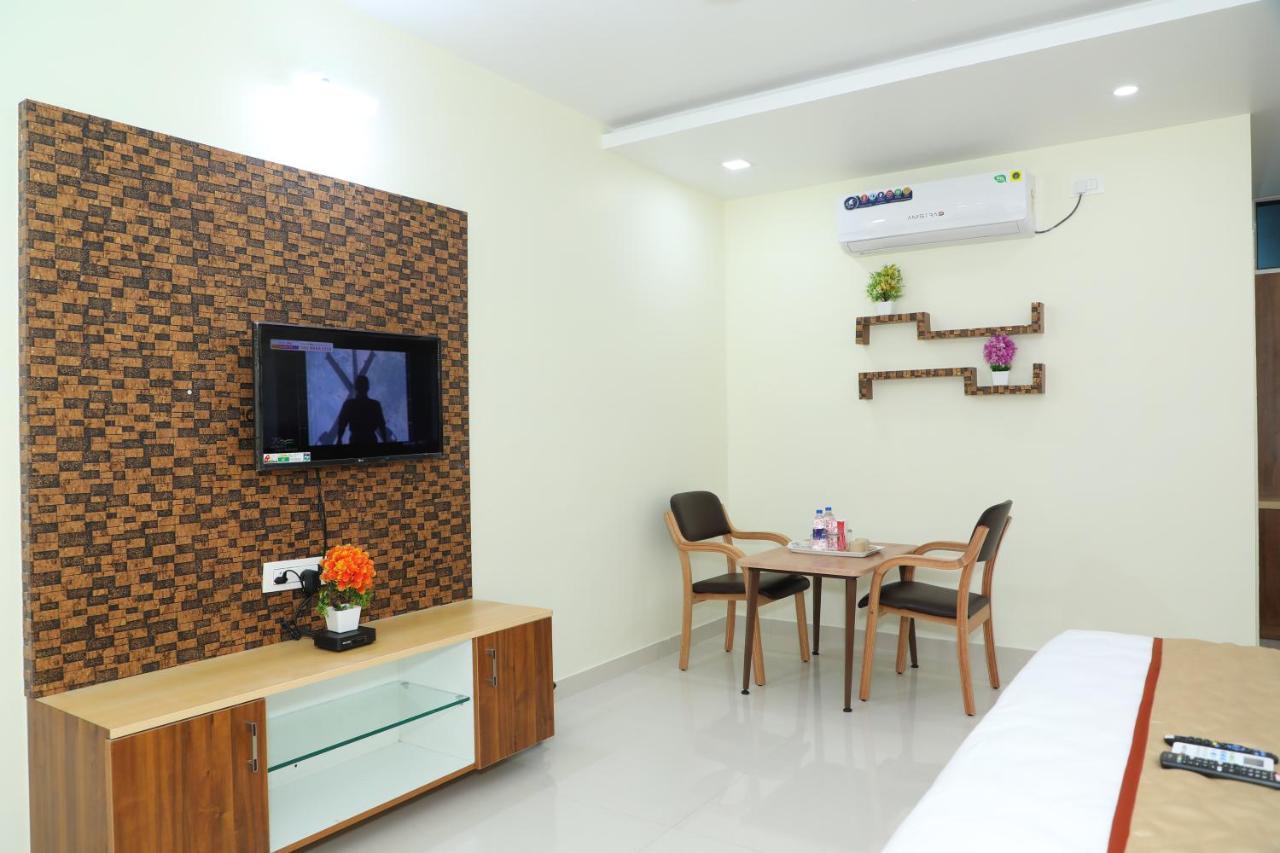 Hotel 8Th Mile Suites บังกาลอร์ ภายนอก รูปภาพ
