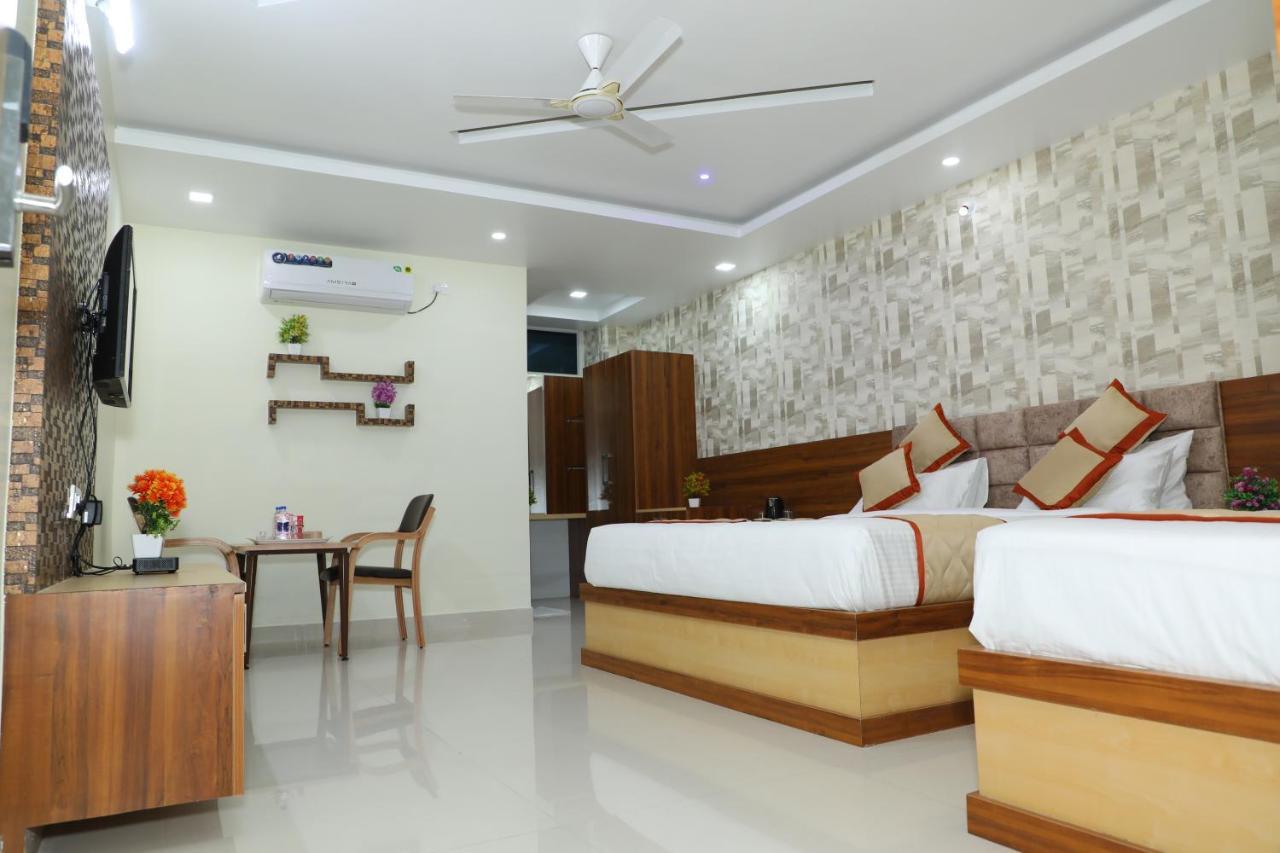 Hotel 8Th Mile Suites บังกาลอร์ ภายนอก รูปภาพ