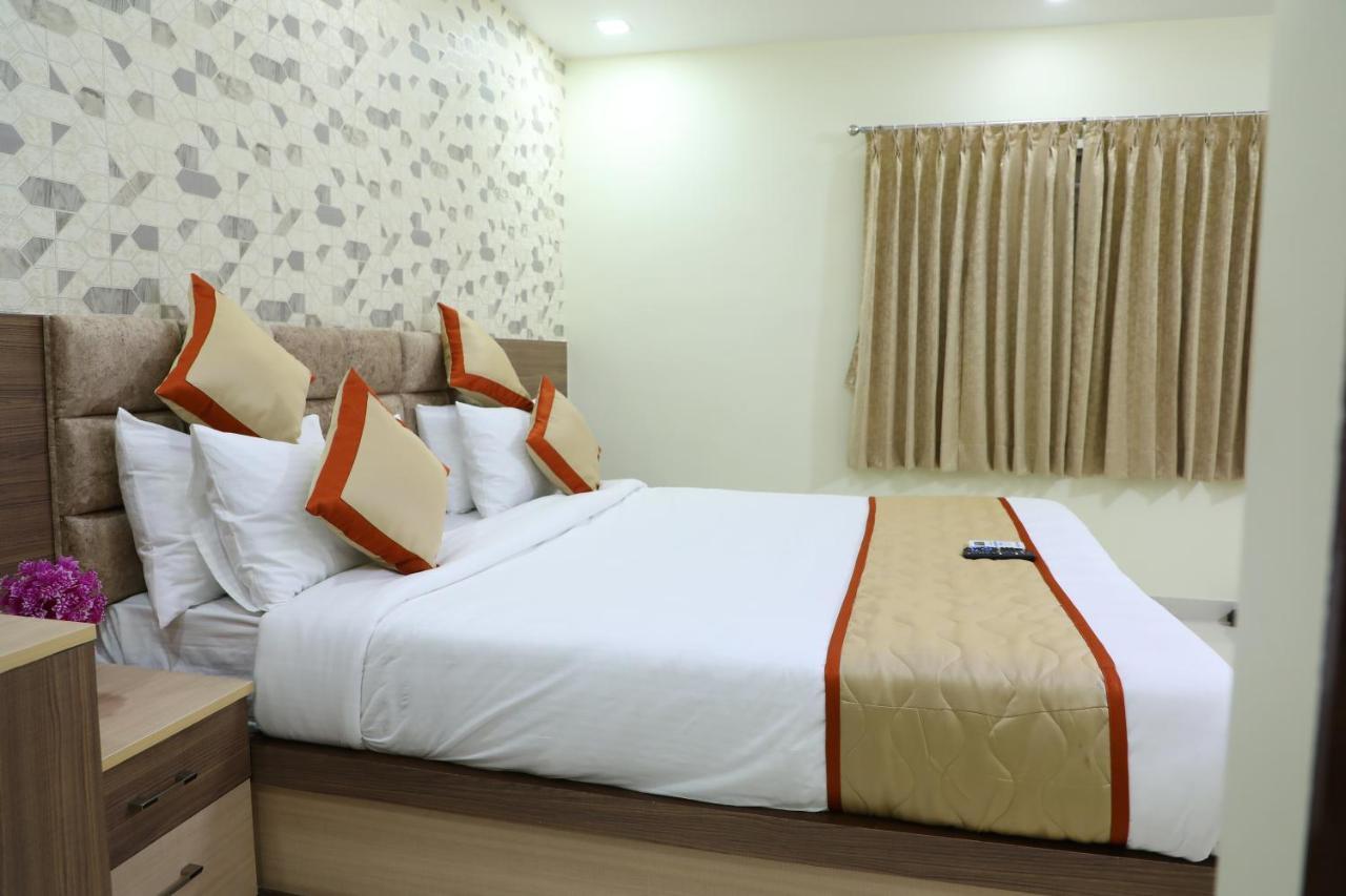 Hotel 8Th Mile Suites บังกาลอร์ ภายนอก รูปภาพ